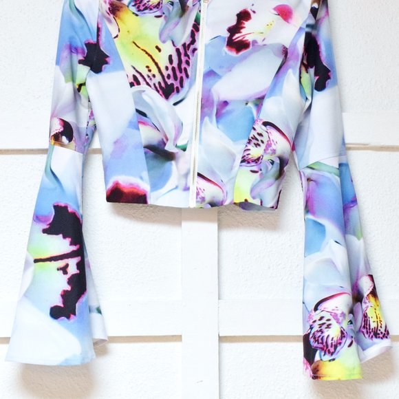 BEBE Radiant Orchid Floral Trumpet Bell Sleeve Crop Top Blouse | Size 2 - Picture 7 of 8